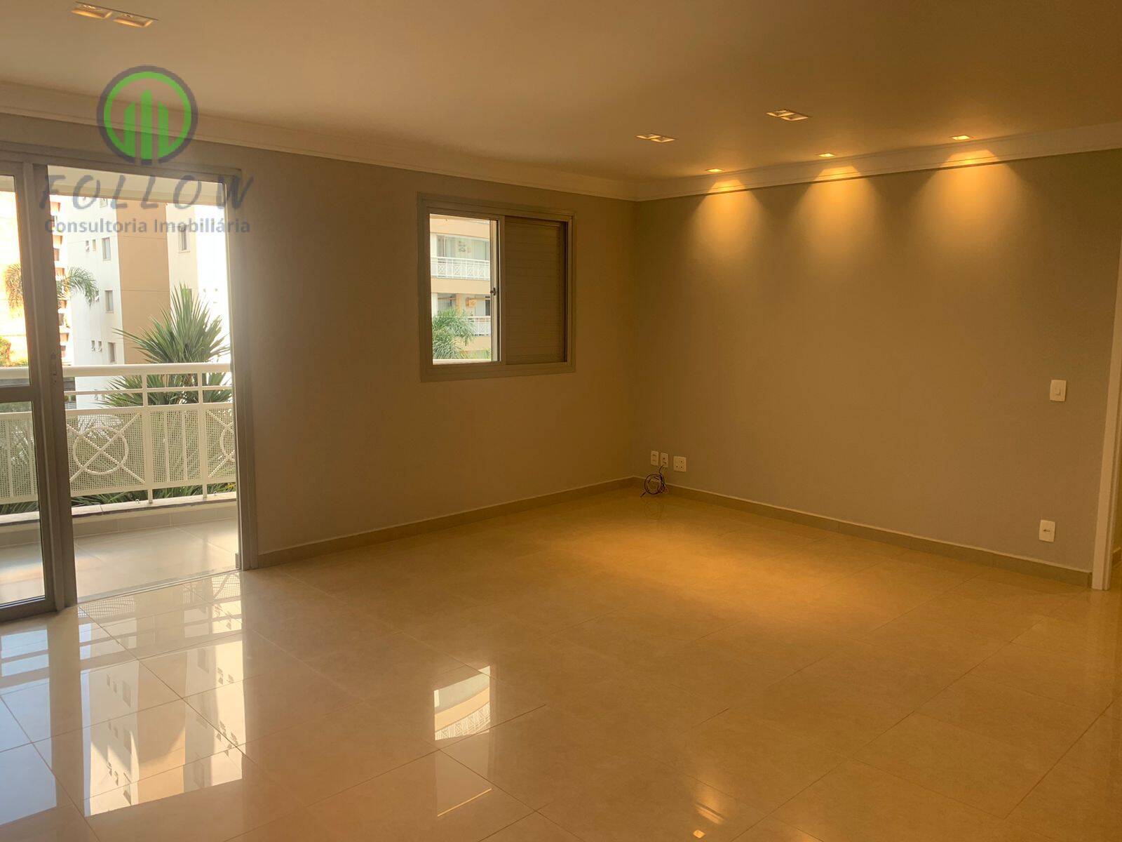 Apartamento à venda com 3 quartos, 113m² - Foto 2