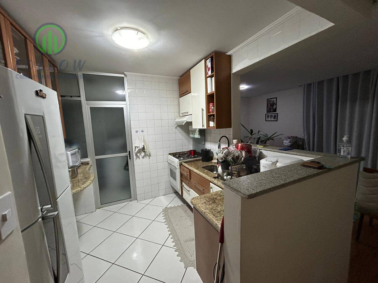 Apartamento à venda com 2 quartos, 63m² - Foto 3