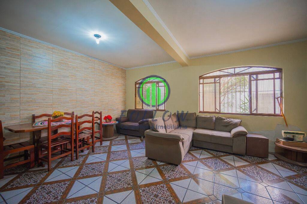 Casa à venda com 5 quartos, 234m² - Foto 3